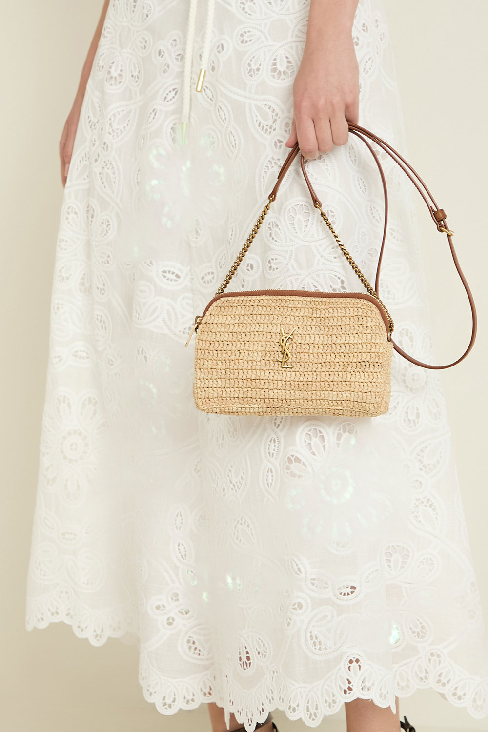 תמונת כל הלוק של תיק רפיה